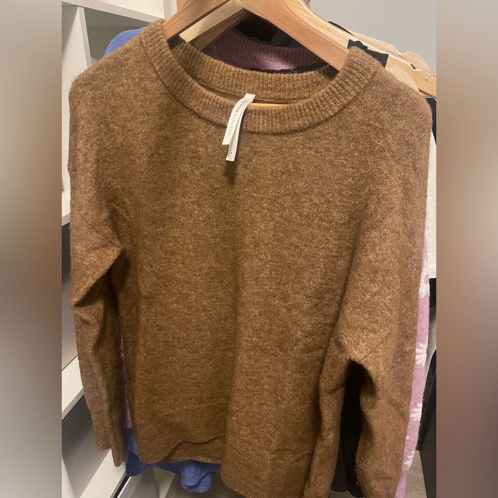Aritzia Babaton wool/cashmere blend sweater